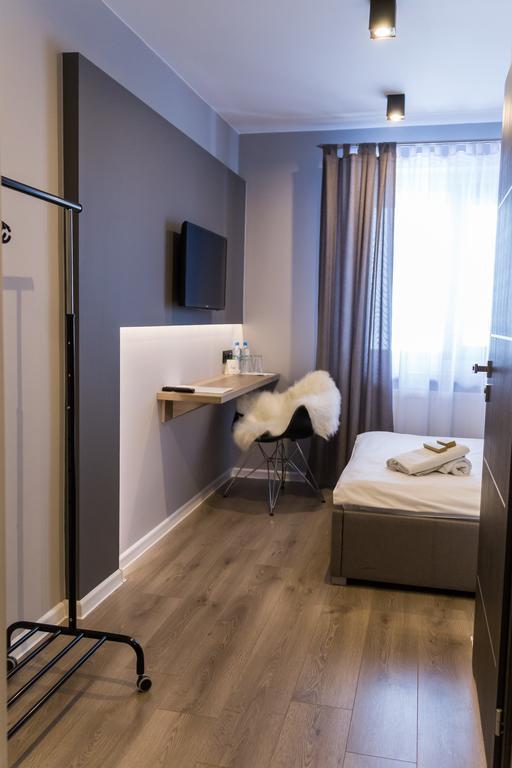 Hotel Oaza Golina  Экстерьер фото